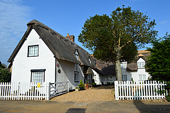 Poste Cottage - 5 Greenway April 2015